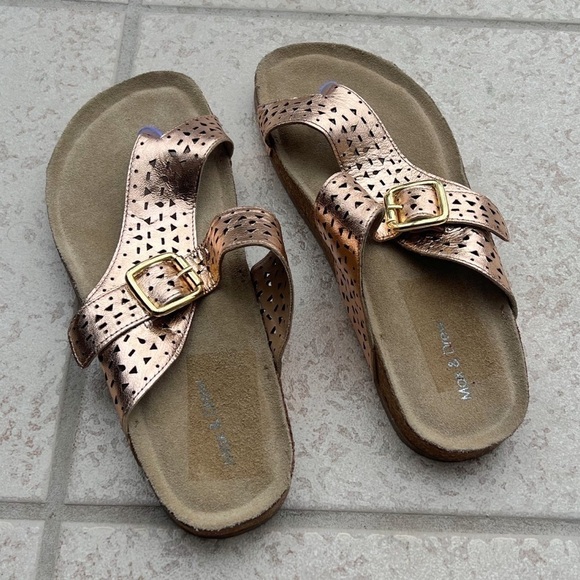 🆕 Max & Drew Nikki rose gold leather perforated slip on sandals comfort - Picture 3 of 8